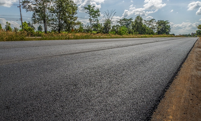 Asphalt companies use the most energy when producing asphalt. It’s therefore important to consider the climate impact of the manufacturing phase and replace fossil fuels with energy produced from renewable raw materials, such as liquid biofuels made from surplus products.